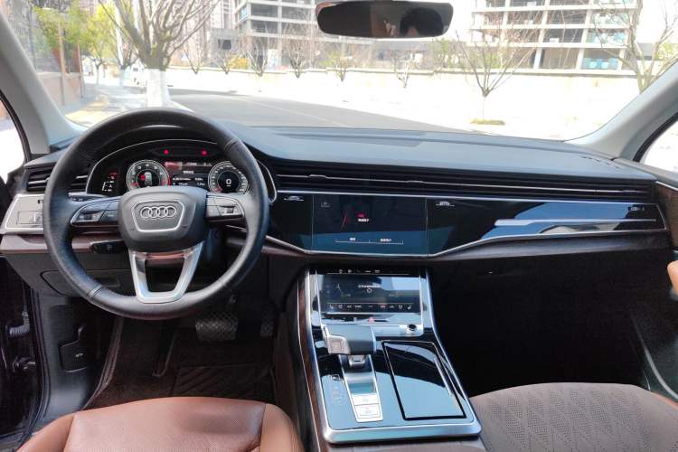 Used Audi Q7 2021 55 TFSI quattro S line Sport model
