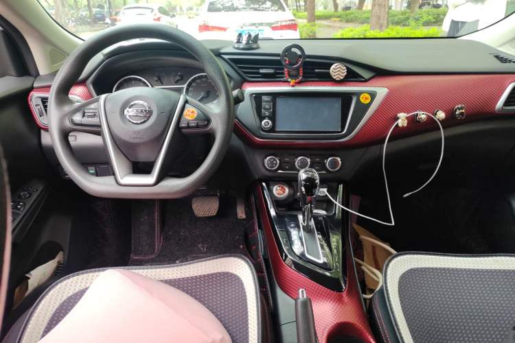 Used Nissan Lannia 2016 1.6L CVT Smart Cool Edition Center Console