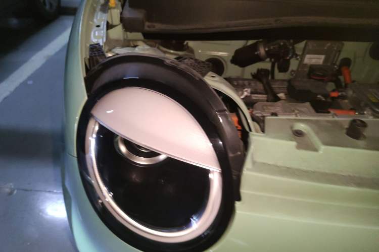 Used CHANGAN NEVO Lumin 2022 155 km – Refreshingly Sweet Edition Right Front Headlight