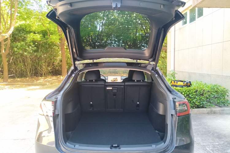 Used Tesla Model Y 2024 Long-Range All-Wheel-Drive Version
