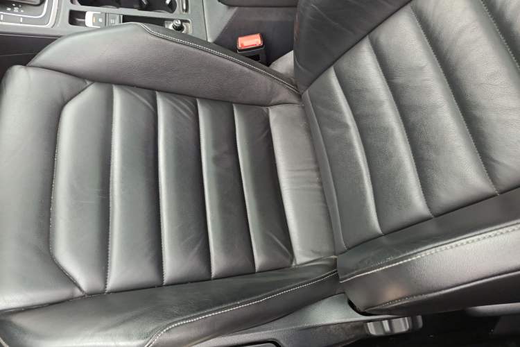 Used Volkswagen Golf 2016 230TSI Automatic Luxury Version Left Front Seat