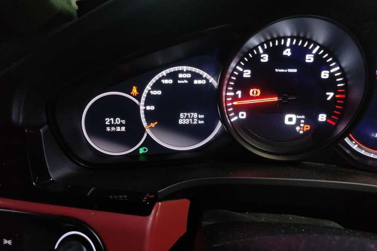 Used Porsche Cayenne 2022 Cayenne 3.0T Platinum Edition Odometer Close Up