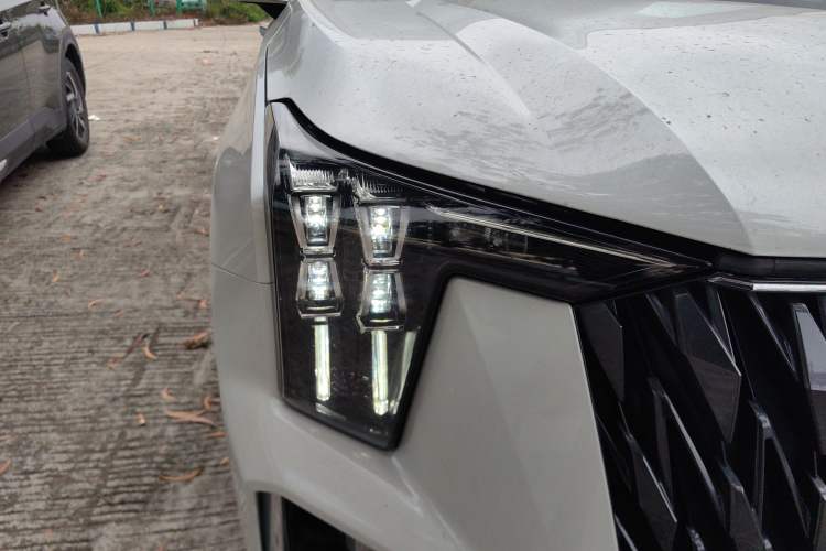 Used GAC Trumpchi GS8 2022 Double-Energy Series 2.0TM Four-Wheel Drive Premium Edition (7 Seats) Right Front Headlight