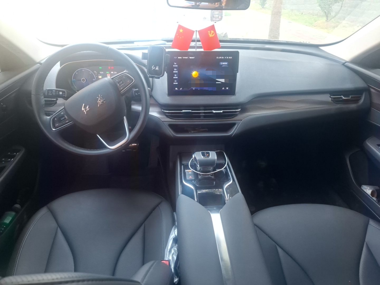 Hongqi E-QM5 2022 431 km Charge & Enjoy Edition — снимка 9