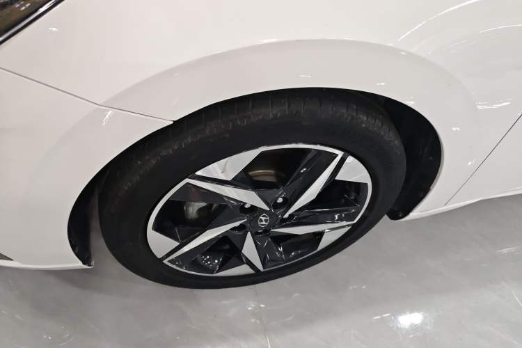 Used Hyundai Elantra 2022 1.5L CVT LUX Prestige Edition Left Front Wheel Hub