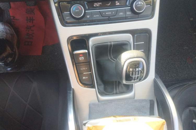 Used Geely Auto Emgrand X7 Sport 2016 2.0L Manual ZhiShang Version
