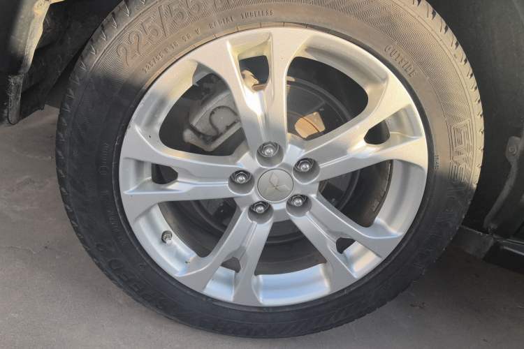 Used Mitsubishi Outlander (Import) 2014 2.4L 4x4 Deluxe Value Edition 5 Seats