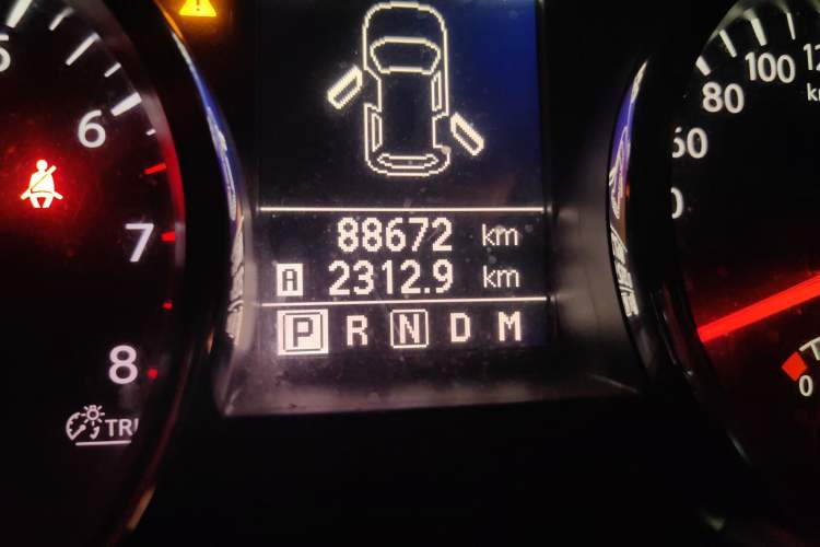 Used Nissan Qashqai 2015 2.0 XL Coolfire CVT 2WD Odometer Close Up