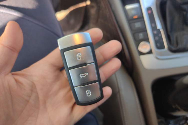 Used Volkswagen Magotan 2015 Facelift 1.8TSI Luxury Model Vehicle Key