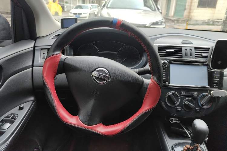 Used Nissan Tiida 2013 1.6L CVT Cool Cafe Edition Steering Wheel