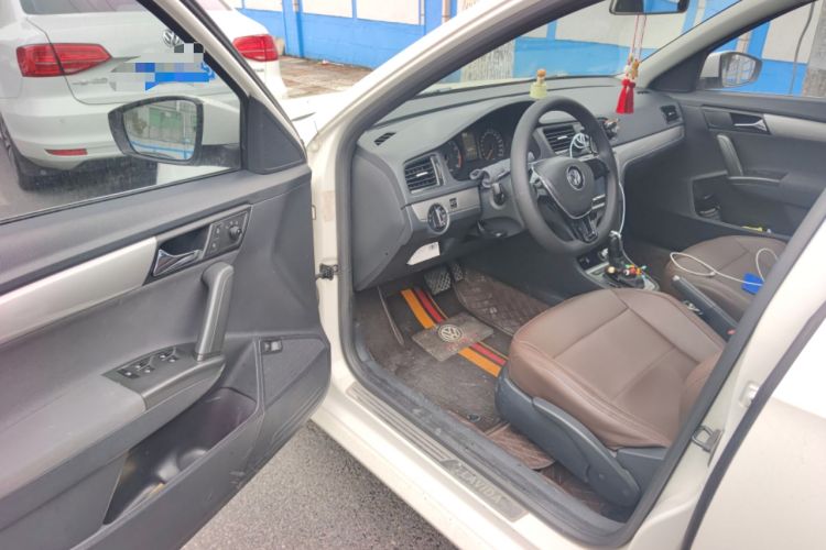 Used Volkswagen Lavida 2013 Revised Classic 1.6L Automatic Fashion Edition Driver Seat