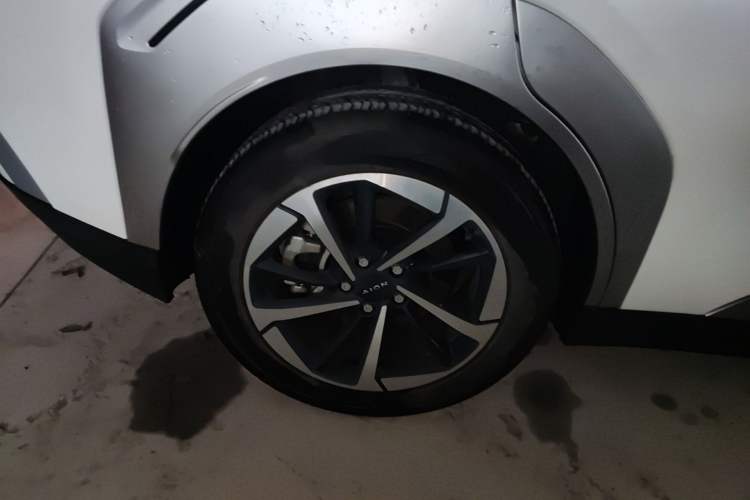 Used AION Y 2025 Plus 510 Zhihao Edition Right Rear Wheel Hub