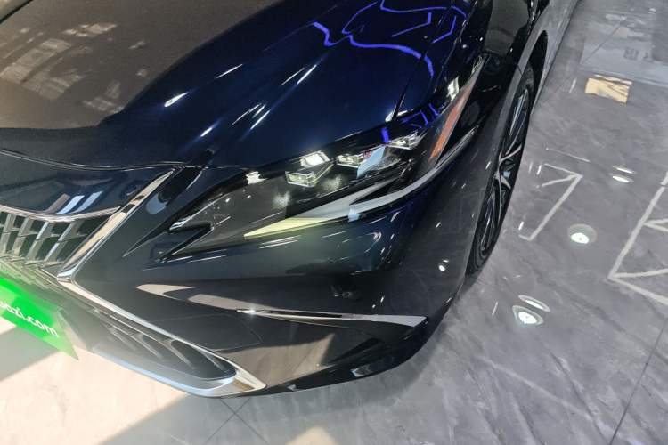 Used Lexus ES 2021 300h Deluxe Edition