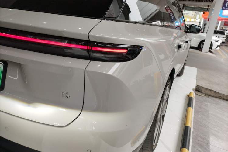 Used Li Auto Li Auto i6 2025 Model Two-Wheel-Drive Standard Type
