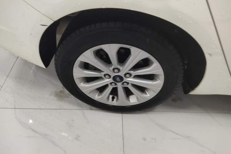 Used Ford Escort 2017 Happiness Edition 1.5L Automatic Fashion Version Right Rear Wheel Hub