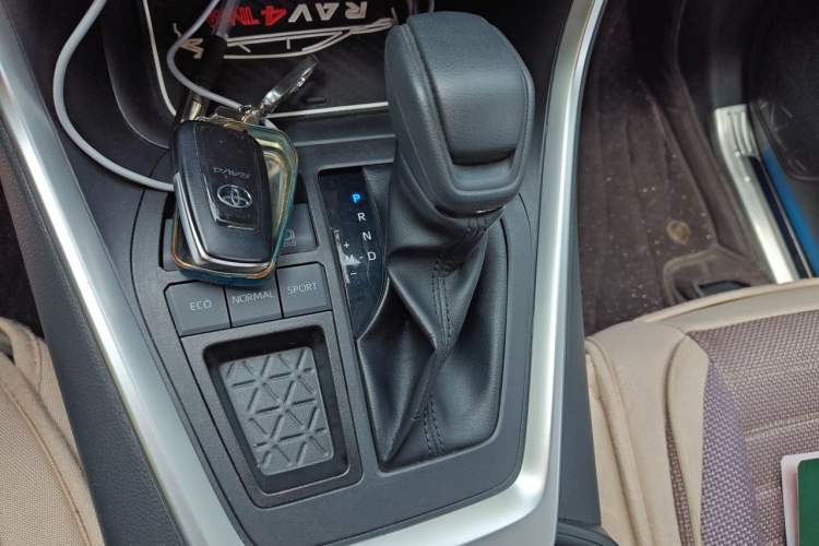 Used Toyota RAV4 2022 2.0L CVT Two-Wheel Drive Fashion Edition
