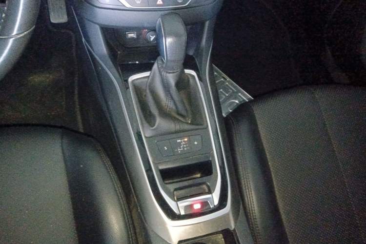 Used Peugeot 408 2014 1.8L Automatic Luxury Edition Gear Lever