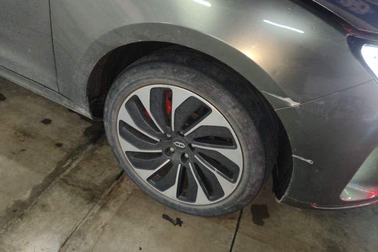 Used Hima AITO M5 2022 Range-Extended Rear-Drive Standard Version Right Front Wheel Hub