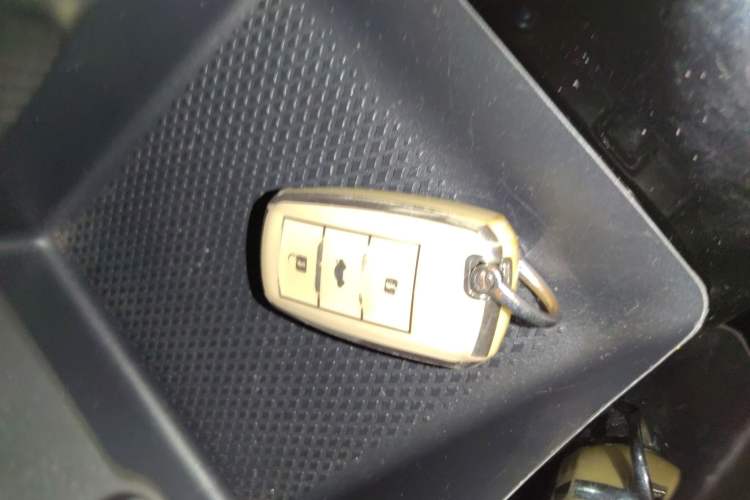 Used CHANGAN Eado DT 2019 1.6L Automatic Smart Enjoyment Model China VI Standard Vehicle Key