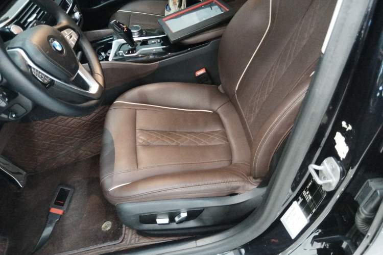 Used BMW 5 Series 2021 525Li Luxury Package Left Front Seat