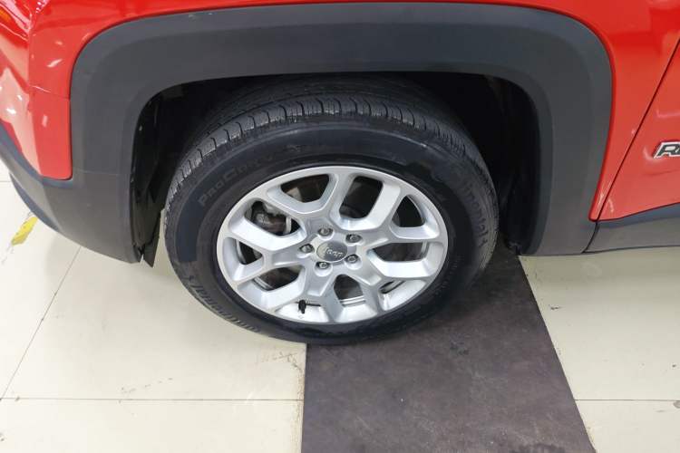 Used Jeep Renegade 2018 Connected Large Screen Version 180T Automatic Jingneng Version Left Front Wheel Hub