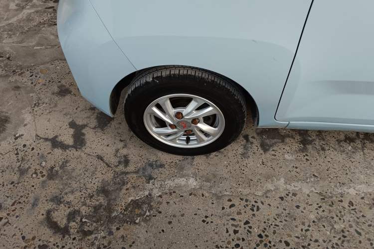 Used Wuling Hongguang MINIEV 2020 Freedom Version Lithium Iron Phosphate Left Front Wheel Hub