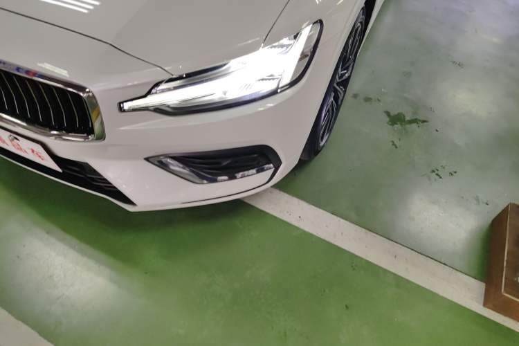 Used Volvo S60 2024 B4 Zhiyuan Luxury Edition Left Front Headlight