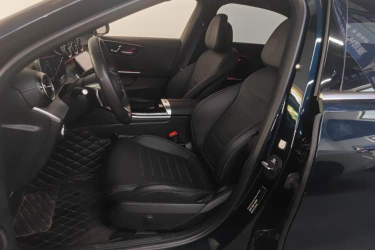 Used Mercedes-Benz C-Class 2023 Revised C 200 L Sport Edition Left Front Seat