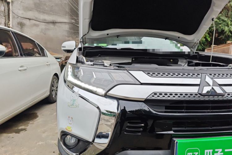 Used Mitsubishi Outlander 2019 2.4L 4x4 Zhi Xiang Edition 7 Seats China VI Standard Right Front Headlight