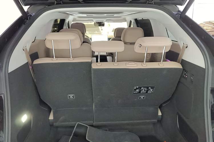 Used XPeng X9 2025 740 Ultra-Long Range Max Trunk