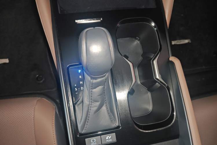 Used Lexus ES 2025 300h Deluxe Edition
