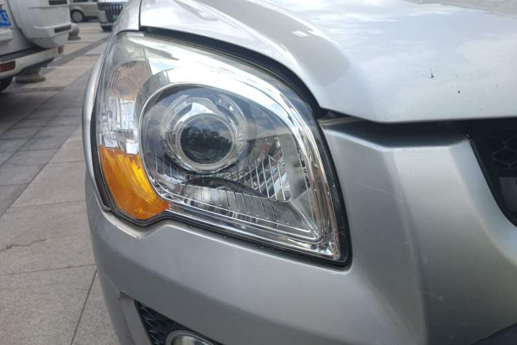 Used Kia Sportage 2009 2.0L Manual Two-Wheel-Drive GL Trim Right Front Headlight