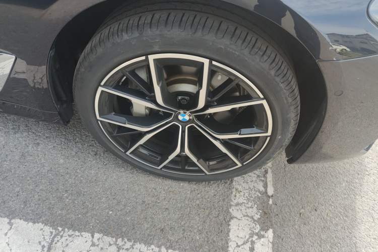 Used BMW 5 Series 2023 530Li Luxury Edition M Sport Package Right Front Wheel Hub