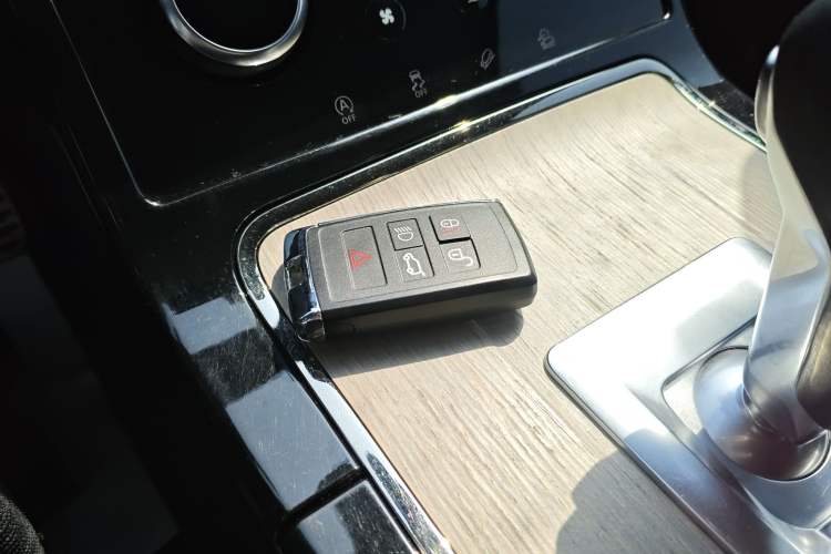 Used Land Rover Range Evoque 2021 Range Rover Velar 249 PS R-Dynamic S Performance Edition