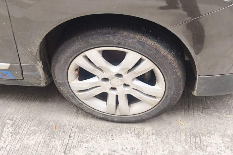 Used Peugeot 3008 2013 2.0L Automatic Trend Edition Right Front Wheel Hub