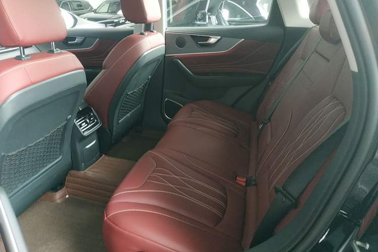 Used Hongqi HS5 2026 Model 2.0T Four-Wheel Drive Qi Xiang Pro Edition