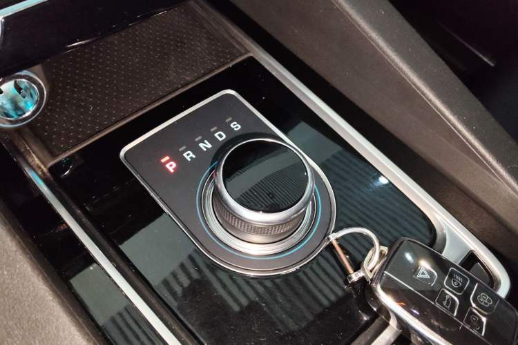 Used Jaguar F-PACE 2018 2.0T Four-Wheel Drive Urban Luxury Edition Gear Lever