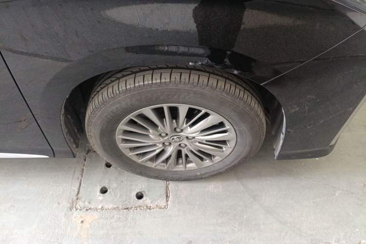 Used Toyota Alphard 2023 Dual-Motor 2.5L Premium Golden Edition
