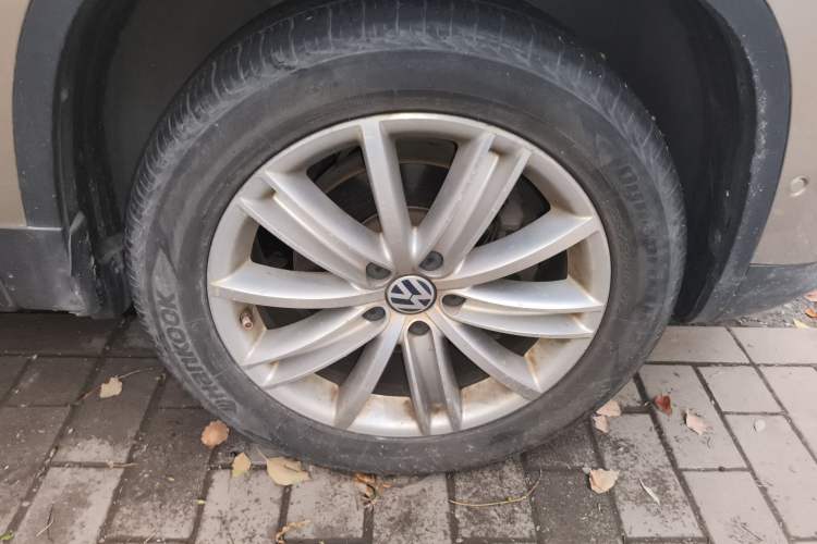 Used Volkswagen Tiguan 2013 2.0 TSI Automatic All-Wheel-Drive Flagship Edition Right Front Wheel Hub