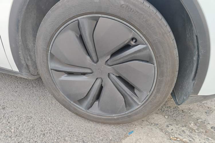 Used Tesla Model Y 2025 Rear-Wheel-Drive Version