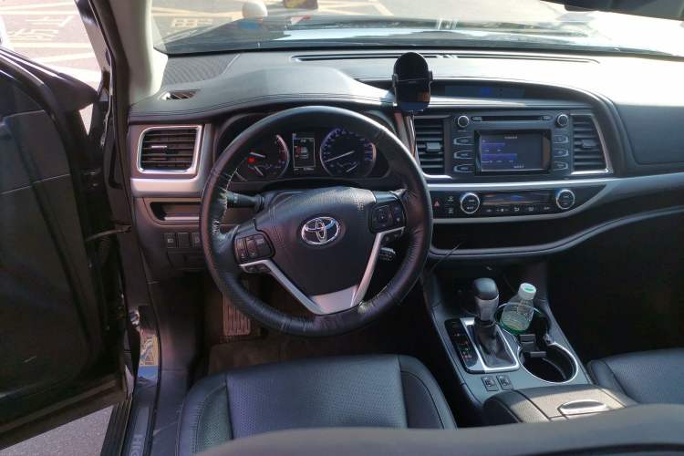 Used Toyota Highlander 2018 2.0T Four-Wheel Drive Luxury Edition 7 Seats China V Emission Standard
