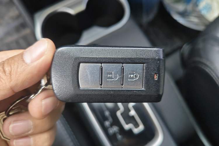 Used Mitsubishi Outlander 2013 2.4L 4x4 Luxury Navigation Edition 5 Seats Vehicle Key