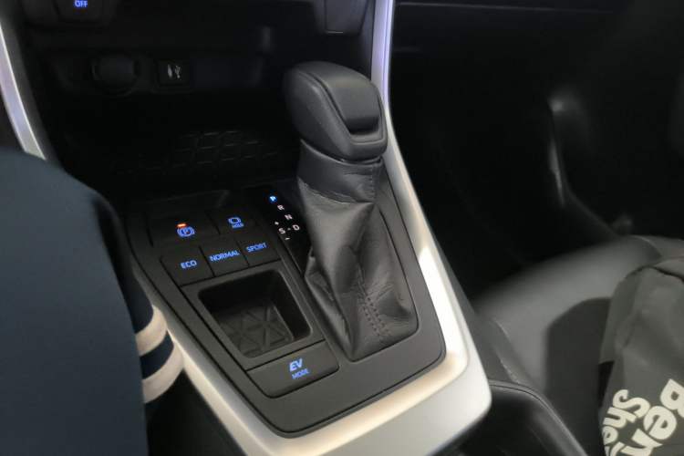 Used Toyota Wildlander 2020 Dual-Engine 2.5L E-CVT Two-Wheel Drive Luxury Edition Gear Lever