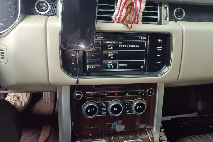 Used Land Rover Range 2014 Revised 3.0 SC V6 Vogue Audio And AC Panel