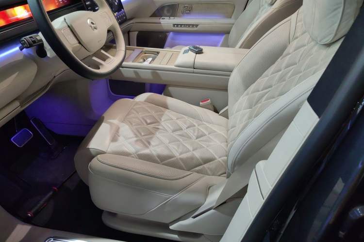 Used Nio ES8 2026 Model 6-seat Executive Luxury Edition Left Front Seat