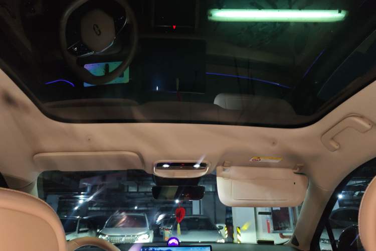 Used Hima AITO M5 2024 Extended-Range Max Rear-Wheel Drive Advanced Intelligent Driving Version Headliner