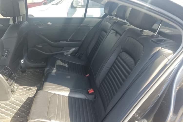 Used Volkswagen Magotan 2019 330TSI DSG Luxury Version China VI Standard Left Rear Seat