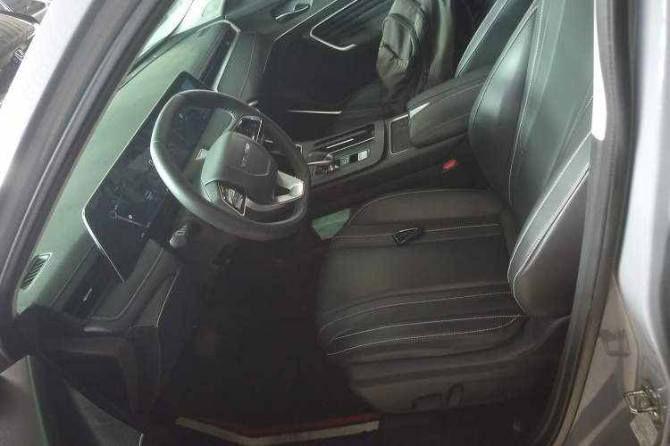 Used Venucia V 2023 260T Idol Edition Pro
