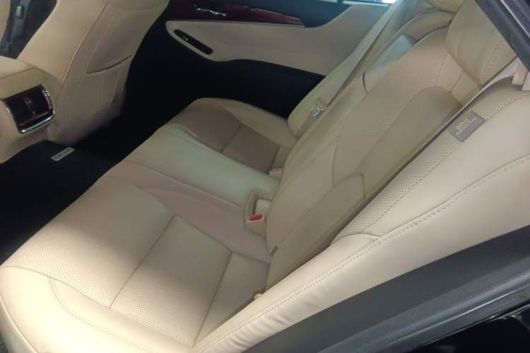 Used Toyota Crown 2015 2.0T Fashion Edition
