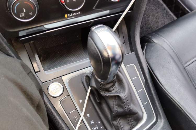 Used Volkswagen Golf 2019 280TSI DSG Luxury Version China VI Standard Gear Lever